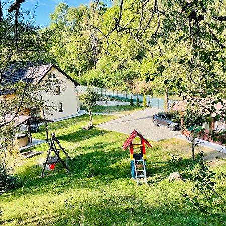 Pensiunea Piri Land Comarnic Exteriér fotografie