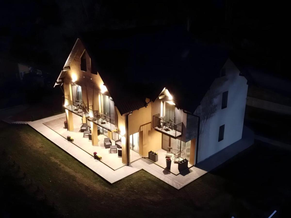 Pensiunea Piri Land Comarnic Exteriér fotografie