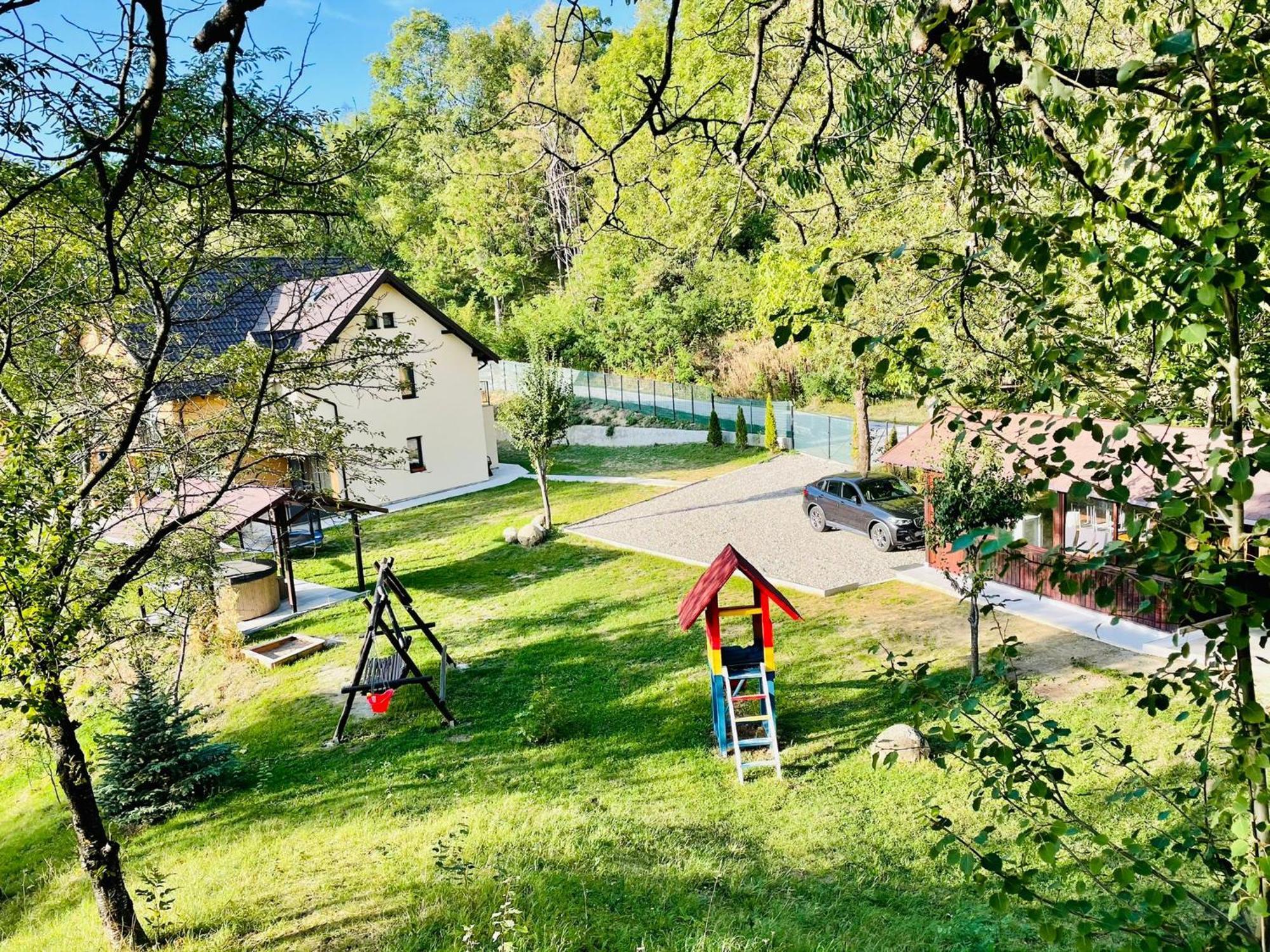 Pensiunea Piri Land Comarnic Exteriér fotografie
