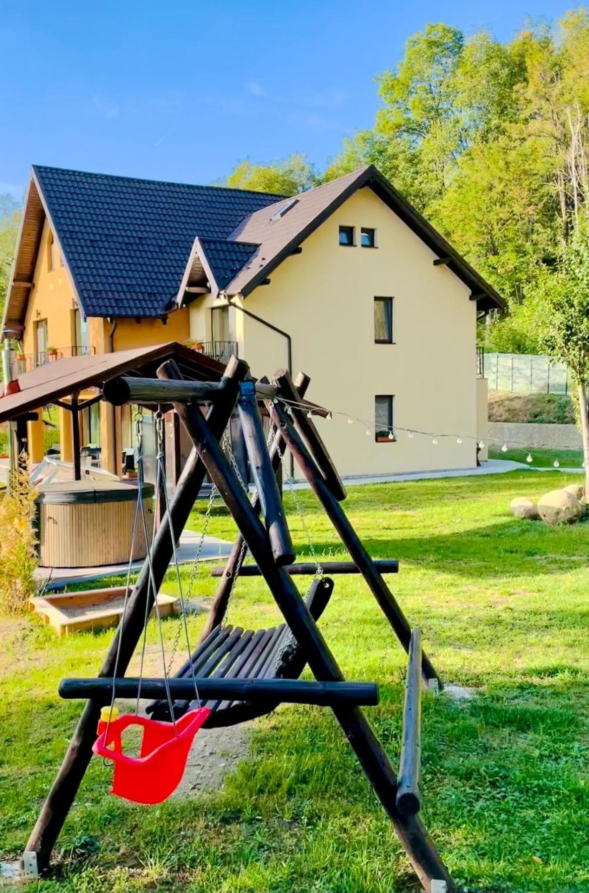 Pensiunea Piri Land Comarnic Exteriér fotografie